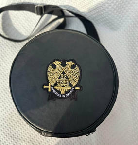 Étui en cuir souple pour régalia maçonnique avec broderie motif équerre et compas, personnalisable OEM/ODM, étanche IP67, fermeture à boucle pliable - Product Image 2