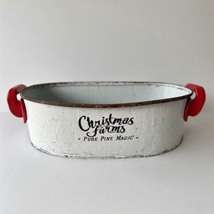 Evergreen Dream Pot en métal de Noël pour les arrangements décoratifs saisonniers Parfait pour l'affichage extérieur avec des pins enneigés et des fleurs rouges - Product Image 4