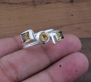 Bague en argent sterling 925, design minimaliste moderne à trois pierres, argent 925, design géométrique, fabrication artisanale, classique, bohème, délicate, bague en citrine - Product Image 3