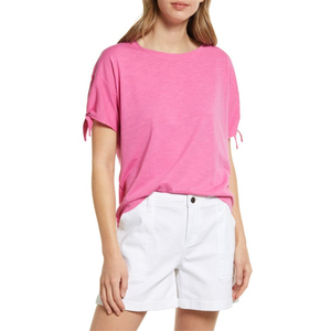 T-shirt da donna Caslon con maniche annodate, traspirante, 100% cotone jersey, rosa ibis, taglia media, vestibilità aderente, lunghezza corta, decorazione con lettere - Product Image 1