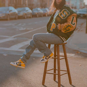 Personalizable Vintage Chenille bordado Pacthes Varsity chaqueta 100% lana con mangas de cuero genuino Letterman Varisty chaquetas - Product Image 6