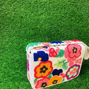 Sac à main brodé d'épaule floral perlé à la main - Product Image 1