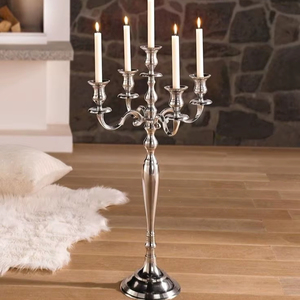 Candélabre de sol élégant à 5 bras en argent pour les grands événements. Disponible à prix de gros pour vos besoins en décoration. - Product Image 1