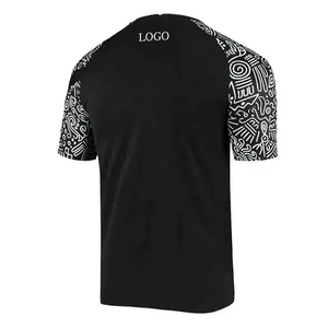 เสื้อฟุตบอลระบายอากาศได้ดีผ้า100% โพลีเอสเตอร์ปรับแต่งโลโก้และการออกแบบที่ดีที่สุดเสื้อฟุตบอลแบบย้อนยุค - Product Image 5