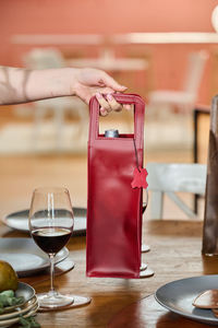 Porte-accessoires en cuir Cadeaux pour hommes Caddy pour père Sac de transport artisanal pour une bouteille de vin LEB-0040B - Product Image 6