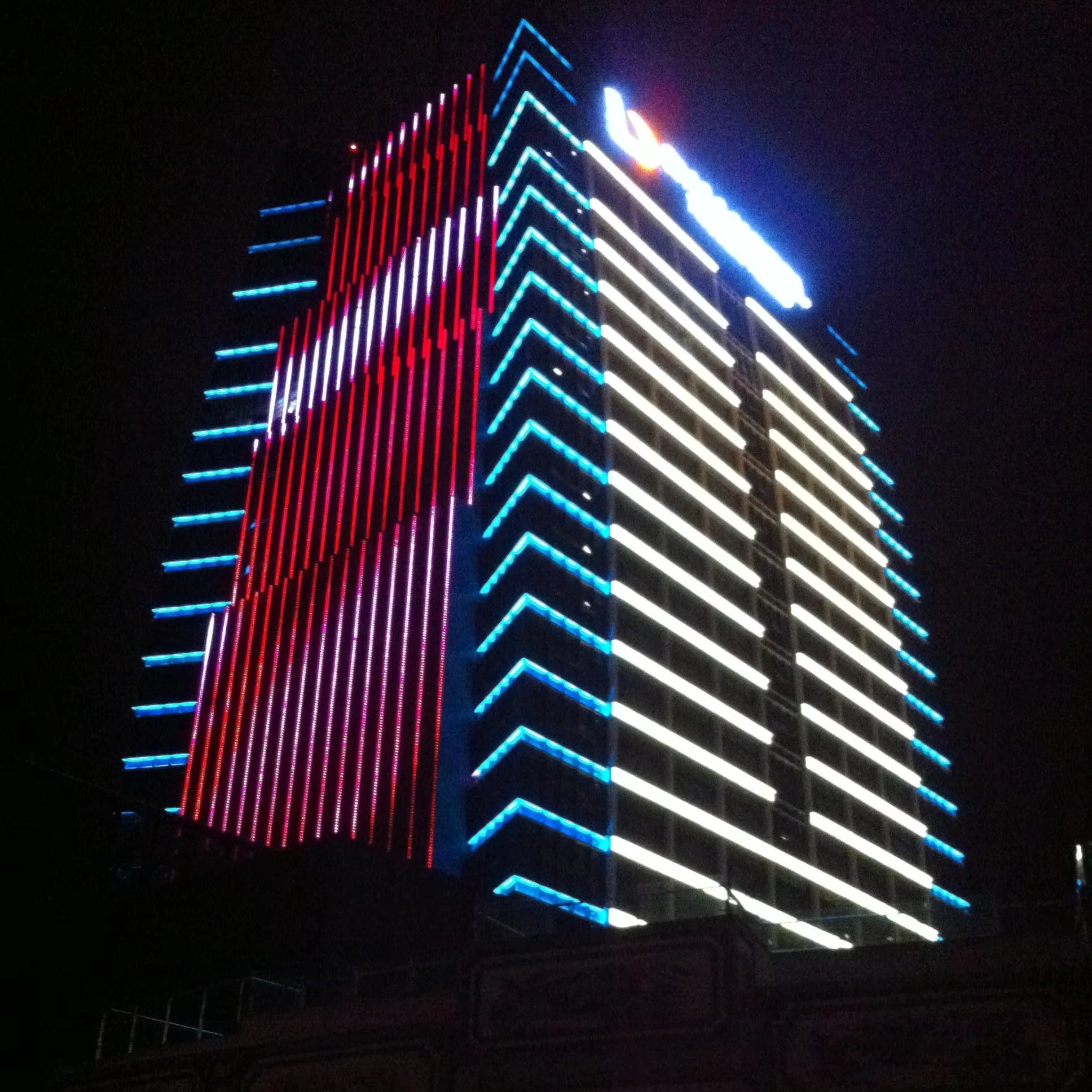 IP67 Waterproof DMX512 RGB Pixel 30mm LED Wall Video Mesh Screen Lights Facade Flexible Facade Panel PC Body Point Lights