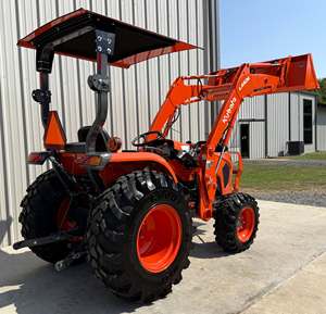 รถแทรกเตอร์คูโบต้า L2502 พรีเมียม ขับเคลื่อน 4 ล้อ ขนาดกะทัดรัด สำหรับงานเกษตร พร้อมที่ตักด้านหน้าและบุ้งกี๋ เครื่องยนต์ดีเซล 24 แรงม้า - Product Image 6