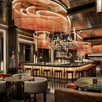 Comptoir de bar commercial incurvé sur mesure au design KFC moderne pour hôtels et centres commerciaux