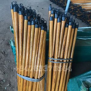 Escoba de madera recta recubierta de PVC de eucalipto para limpieza del hogar vietnamita, cabeza de alambre de plástico, diseño de madera de grano hecho en Vietnam - Product Image 2