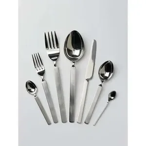 Maravilloso juego de cubiertos en acero inoxidable con diseño hecho a mano pulido en oro perfecto para eventos y uso de vajilla elegante - Product Image 6