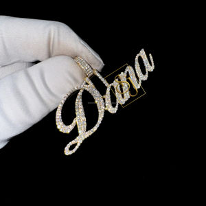 Collier de plaque signalétique en écriture cursive glacée personnalisée en argent sterling 925 pendentif HipHop Bling personnalisé avec cadeau de diamant Moissanite - Product Image 1