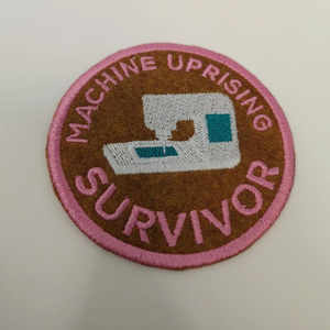 Petite machine à broder personnalisée Badges Logo Patch Tridimensionnel Broderie Patch Fleur Sergé Tissu Adhésif Merrow Bordure - Product Image 4