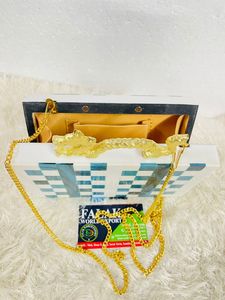 กระเป๋าถือเรซินที่มีสไตล์สำหรับผู้หญิงกระเป๋าโท้ททนทานประดับดอกไม้ศิลปะจาก Falak World Export - Product Image 3