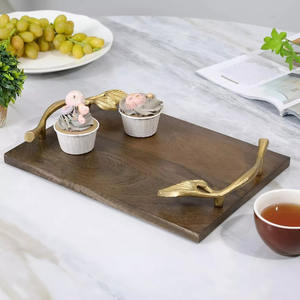 Plateau de service en bois élégant de haute qualité avec poignée en métal doré pour salle à manger cuisine et accessoire de vaisselle forme Rectangle - Product Image 1