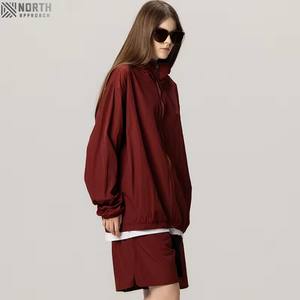 Chaqueta y pantalones cortos de nailon de peso ligero para exteriores, ropa deportiva informal para hombre, conjunto de chándal, conjunto de pantalones cortos cortavientos a la moda para hombre - Product Image 3