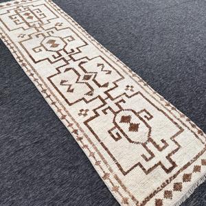 พรมวินเทจขนาด 2.3x9.4 ฟุต, พรมตุรกีแบบ Runner, พรมลายอิคัตสีขาวน้ำตาล - Product Image 3