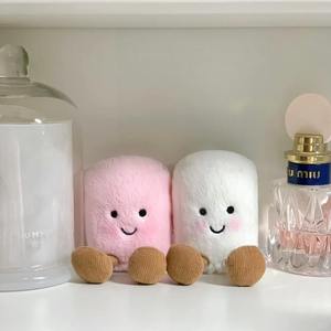 Jellycat 25º Aniversario: Nuevos Peluches de Malvaviscos Rosas y Blancos de 9cm, Rellenos de Algodón PP, Bordados con Técnicas de Lavado - Product Image 4