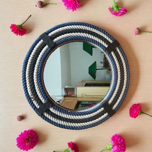 Miroir mural moderne en résine naturelle très demandé pour la chambre à coucher, la coiffeuse ou l'entrée, disponible au prix d'usine en Inde - Product Image 1