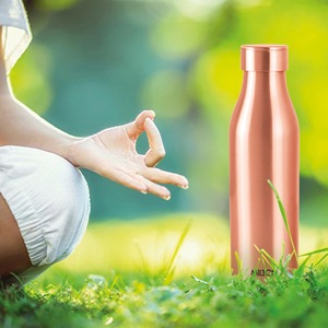 Bouteille en cuivre pur écologique avec finition brillante polie à la main et bouchon étanche réutilisable pour une hydratation de voyage - Product Image 5