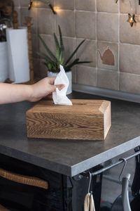 Caja de pañuelos de madera rústica para mesa de comedor de cocina de granja y configuración de decoración interior acogedora para el hogar - Product Image 6