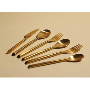 Juego de Cubiertos de Metal con Recubrimiento de Oro PVD con Mango Delgado y Creativo para Restaurante y Hoteles, Juego de Cubiertos para Comer - Product Image 1