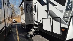 Remolques de viaje Dutchmen Triton 3551 usados del 2021, caravanas modernas y remolques de camping todoterreno. - Product Image 3