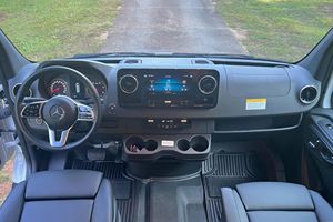 Camping-car d'occasion Mercedes-Benz Sprinter 3500XD Tiffin Wayfarer 25QW 2020 - Product Image 2