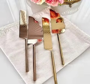 ชุดเสิร์ฟเค้กโลหะ ผสมผสานความสง่างามกับความใช้งานได้จริง ทนทาน ทำด้วยมือ เป็นมิตรกับสิ่งแวดล้อม เหมาะสำหรับใช้ในบ้าน ร้านอาหาร และร้านเบเกอรี่ - Product Image 1