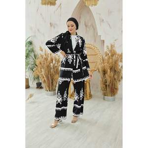 Marina Ensemble 2 pièces hijab en viscose à motifs Ensembles pour femmes noires - Product Image 4