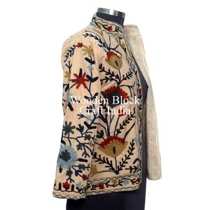 Chaqueta de Invierno de Terciopelo con Bordado Suzani Hecho a Mano, Chaqueta Corta Suzani para Mujer, Talla Única, Chaqueta Acolchada Corta - Product Image 5