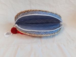 Pochette demi-lune en jacinthe d'eau avec glands colorés avec fermeture à glissière - Product Image 4