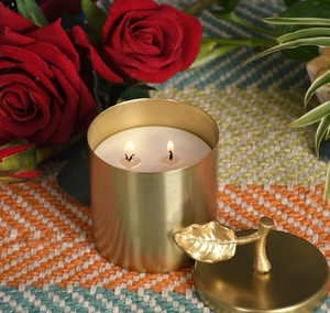 Pot à bougie en métal décoratif pour la maison avec couvercle fini or pour décoration de mariage et de lumières de Noël pot à bougie rond - Product Image 1