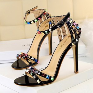 Rivetti colorati borchiati sandali 2025 <span class=keywords><strong>scarpe</strong></span> Chaussure Talon Femme Bling riflettente moda 11CM Sexy <span class=keywords><strong>donna</strong></span> tacchi per le signore - Product Image 4