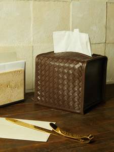 Caja de pañuelos de cuero marrón clásica con estructura fuerte y superficie ideal para uso comercial o doméstico - Product Image 3