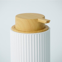 Ensemble d'accessoires de salle de bain en résine comprenant un distributeur de savon Boîte à mouchoirs Porte-brosse à dents Ensemble de toilette stocké pour un usage domestique