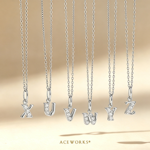 จี้ตัวอักษร CZ Pavé |   จี้ตัวอักษรประดับเพชรซิร์คอน ชุบทอง 18K PVD บนสแตนเลสสตีล |   กันน้ำและไม่หมองคล้ำ - Product Image 2