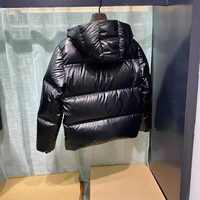Blouson matelassé à capuche en toile noire personnalisé, style streetwear hivernal, inspiré des sororités grecques, vêtement d'extérieur chaud et coupe-vent, tendance, vente en gros