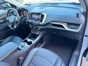GMC Terrain Denali AWD 2023 Blanc Éclatant d'occasion, Conduite à Gauche, Toit Panoramique Sombre, Démarrage à Distance, Sièges en Cuir, Jantes R17 - Product Image 2