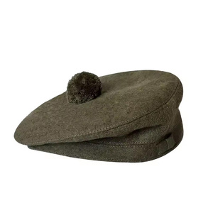 Bonnets écossais authentiques offrant une structure lisse et une apparence formelle pour les cornemuseurs et les parades. - Product Image 3