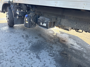 Pro Used 2021/2022 IsuzuNPR Light Duty <b>Box</b> Truck with Automatic Transmission 99,542 miles - Product Image 4