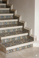 Escalier en marbre écologique avec incrustations, marches étanches, design moderne, durable, incrustation décorative en pierre