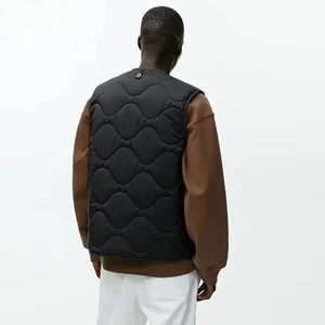 เสื้อกั๊กผู้ชายสั่งตัดพิเศษสำหรับฤดูหนาวและฤดูใบไม้ร่วง คอตั้ง ซิป ดีไซน์เรียบง่าย สไตล์ไฮสตรีท บริการ OEM พร้อมโลโก้ด้านหน้า - Product Image 3