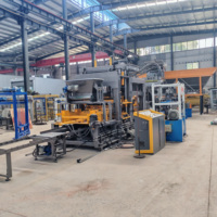 Machine à blocs hydraulique contrôlée par PLC QT8-15 avec moteur pour la production de briques de ciment emboîtables, ligne de production à haut rendement