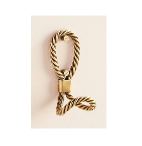 Gancho de Pared Decorativo de Aluminio para Decoración de Paredes Contemporánea que Combina Funcionalidad con Estética Moderna - Product Image 1