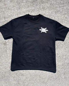 Camiseta Negra de Manga Corta para Hombre con Estampado del Logotipo del Planeta Blanco, Cuello Redondo Informal, Corte Regular, Camiseta de Jersey de Algodón - Product Image 1