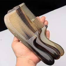 Peines de cuerno grabados a mano hechos a medida hechos de cuernos de búfalo y vaca naturales ideales para tiendas de accesorios para el cabello - Product Image 4