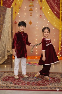 Mignon ethnique velours costume ensemble pour filles et garçons fête porter hiver mariage doux robe pour les tout-petits indien dernier 2025 ensemble de frères et sœurs - Product Image 2