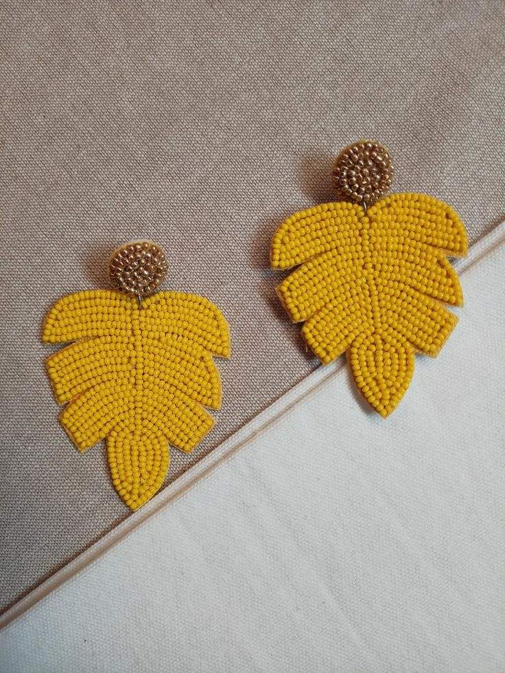 สีเหลือง