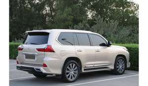 SUV d'occasion 2022 GCC LX 570 AWD Or avec pneus R20, sièges en cuir, régulateur de vitesse automatique adaptatif (ACC), caméra 360°, feux LED - Product Image 3