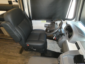 1F66F5DN0P0A11296 2025 Camping-car de luxe classe A, moteur à essence, intérieur spacieux avec extension coulissante, voyages longue distance - Product Image 4